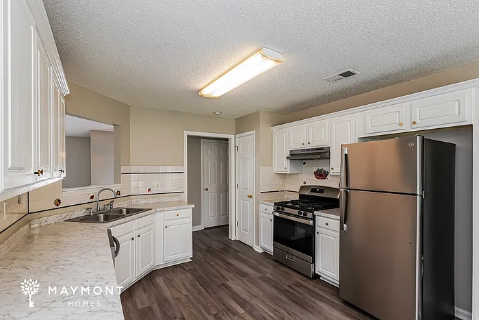 6055 Yellowood Ct — Photo 8