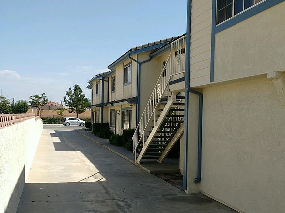 3rd image of 10521 Lakewood Blvd APT 4