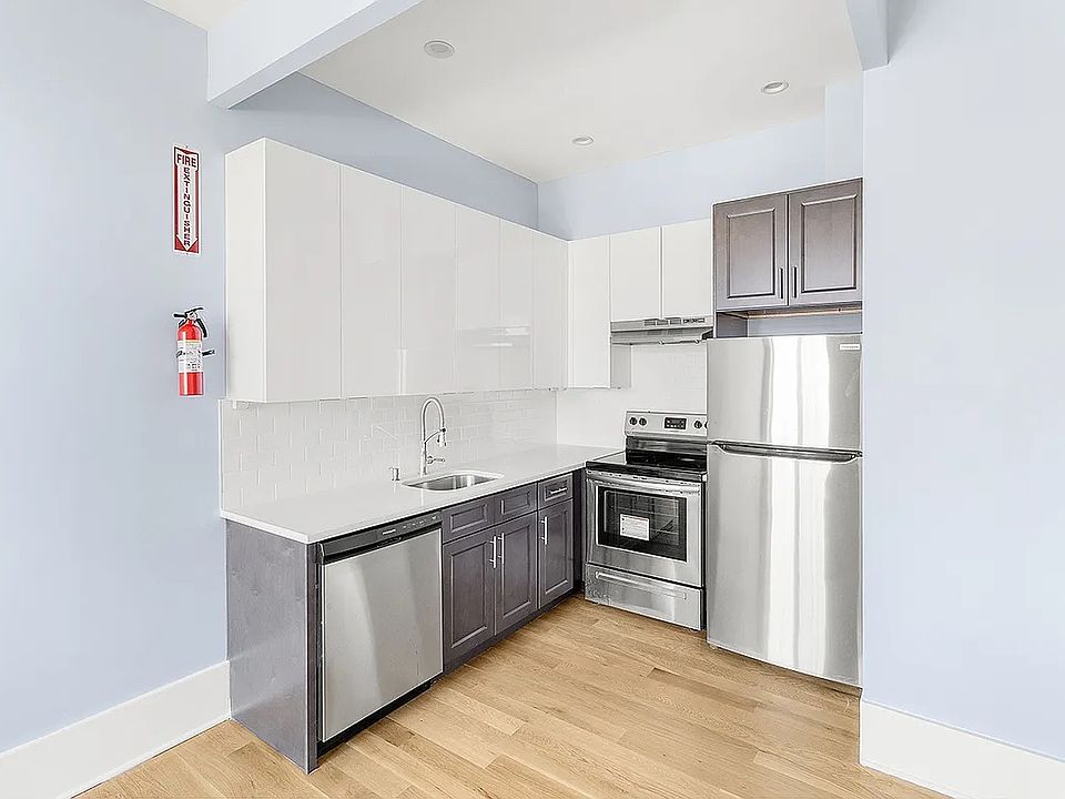 2nd image of 188 Cooper St APT 3A
