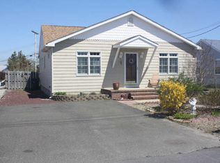 11 Sandy Ln, Toms River, NJ 08753