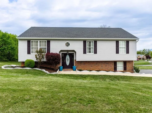 79 Harrogate Dr, Fishersville, VA 22939