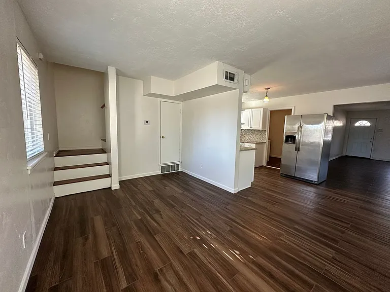 2108 Westchester Dr — Photo 16