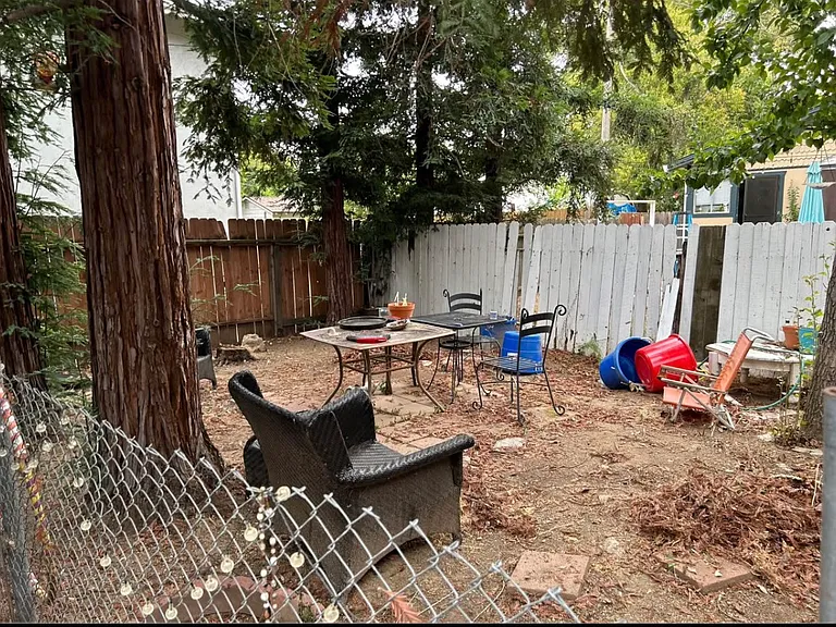 211 1/2 C St — Photo 2