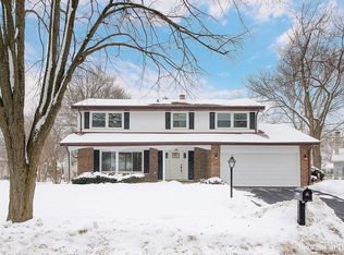 24W616 Woodcrest Dr, Naperville, IL 60540