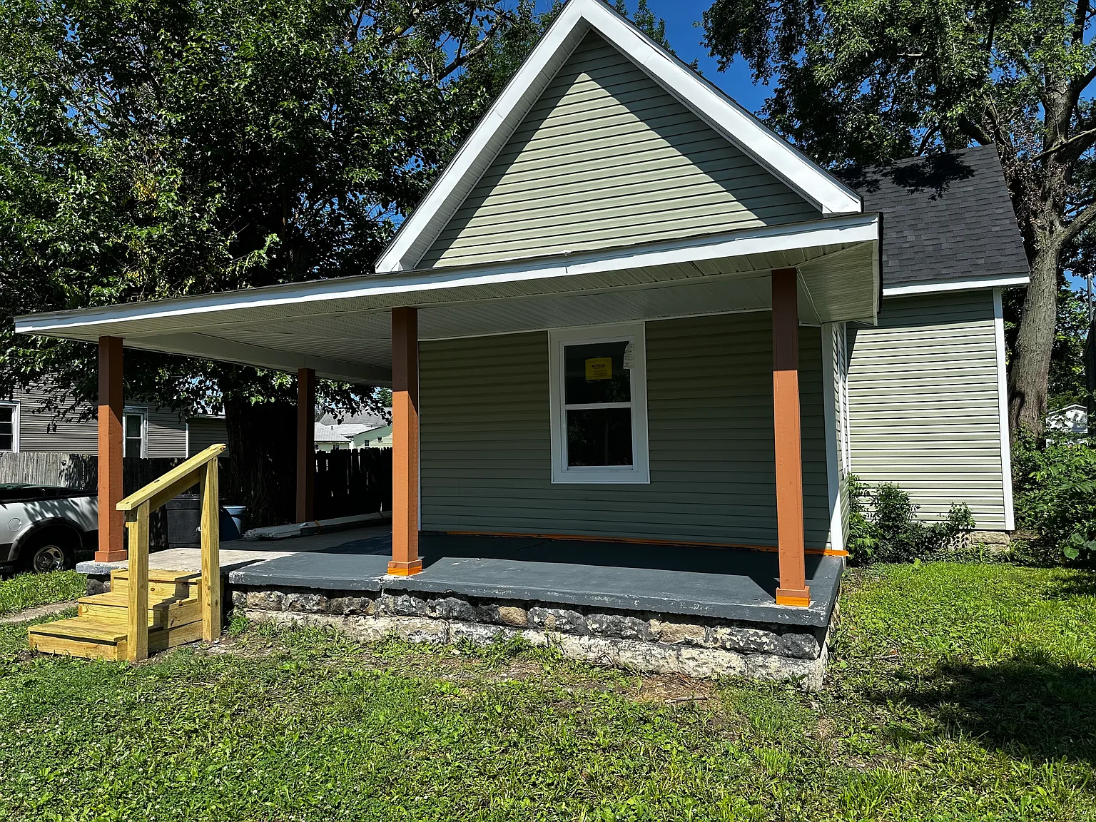 3 bed, 1.5 bath, 1104 sqft, $1,250 — Photo 2
