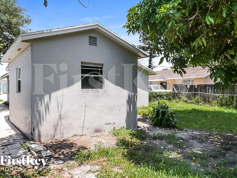 220 Broward Ave — Photo 14
