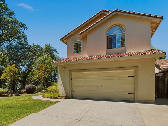 3rd image of 862 Foothill Dr