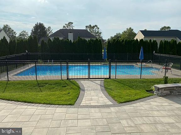 3rd image of 5 Periwinkle Pl