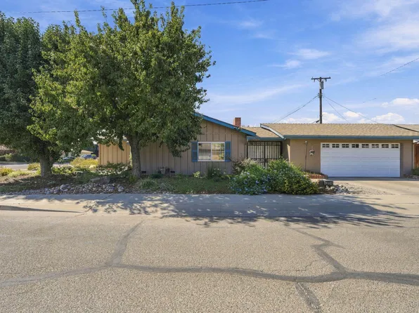 2234 W Cambridge Avenue, Visalia, CA 93277
