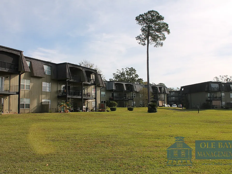 233 Riverbend Dr