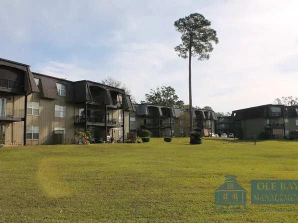 233 Riverbend Dr, Mobile, AL 36605