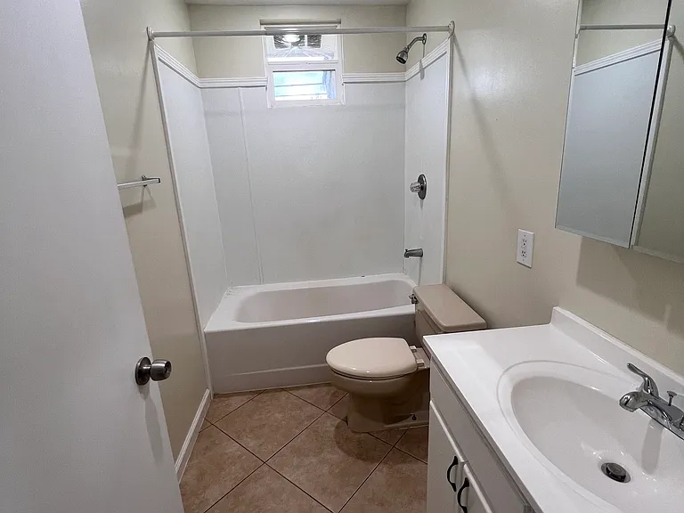 372 Azalea Dr — Photo 6
