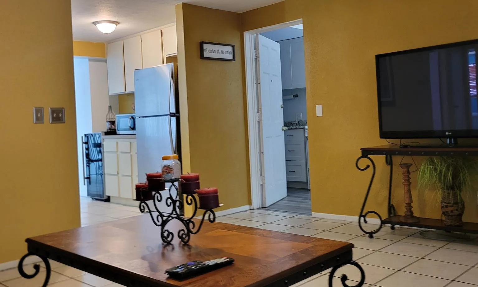2518 Lorraine St — Photo 1