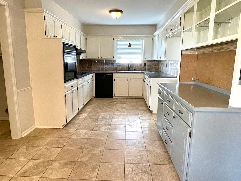 505 Pepperdine Ave — Photo 3