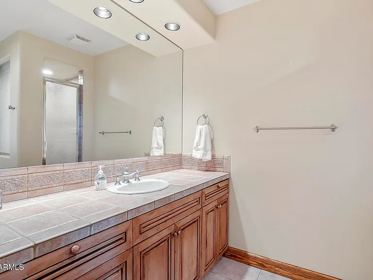 804 N Grapevine Dr — Photo 32
