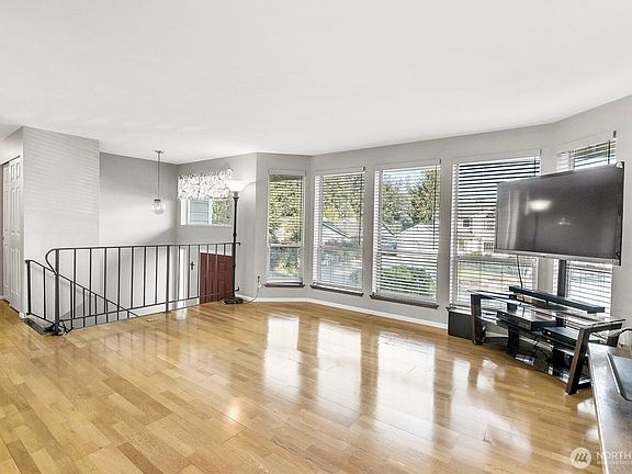 5th image of 15414 18th Avenue Ct E