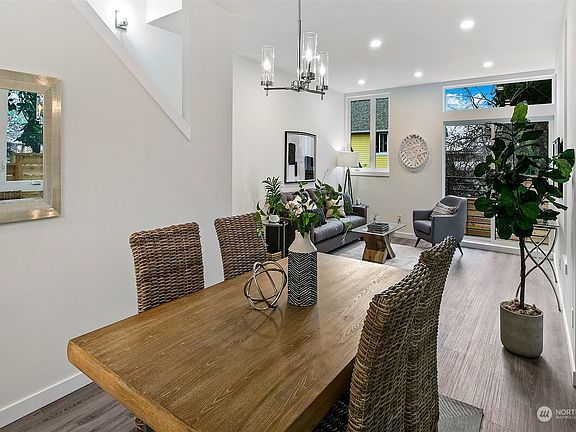 5th image of 1028 A NE 70th Street