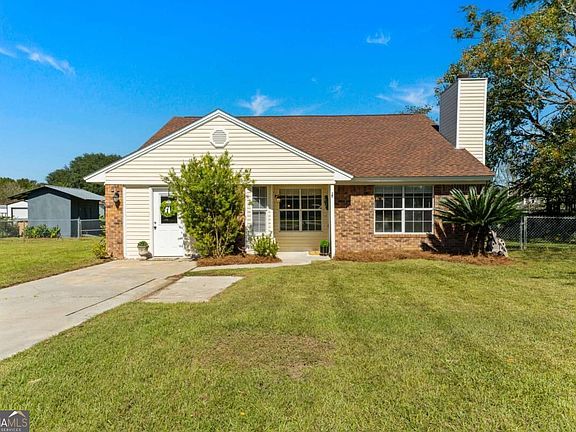 2nd image of 103 Dogwood Cir