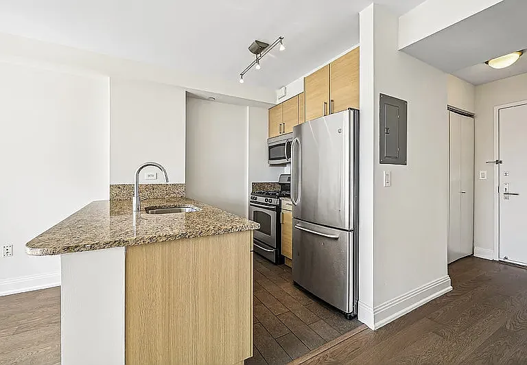 125 W 31st St #38K — Photo 3