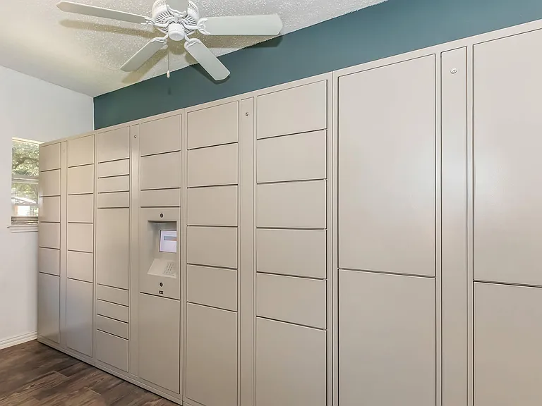 Eagle's Point Apartments — Photo 8