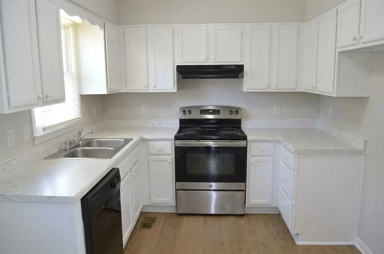 Updated 2BR/2BA Unit in Downtown Powder Springs — Photo 2