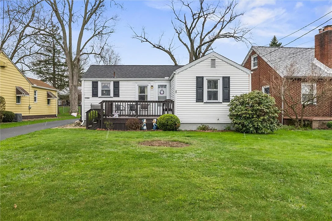 1104 Leslie St photo 1
