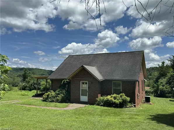 326 Roaring Gap Church Rd, Elkin, NC 28621