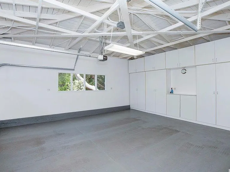 4736 Zelzah Ave — Photo 23