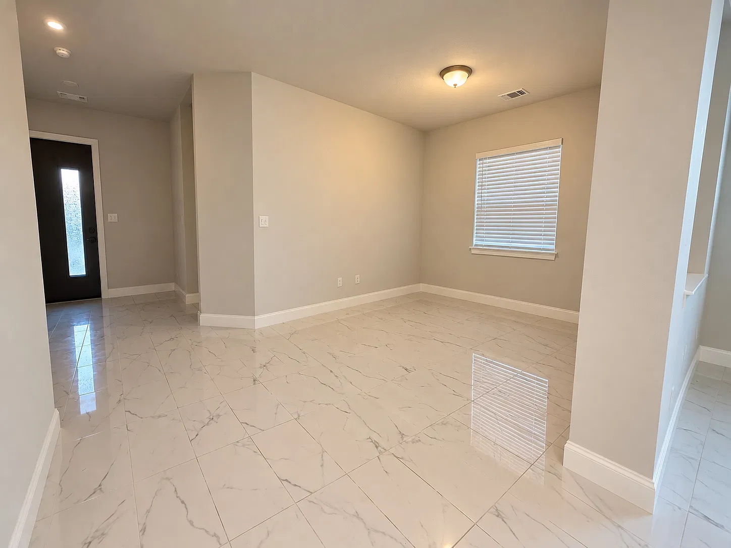 4 bed, 2279 sqft, $3,100 — Photo 2