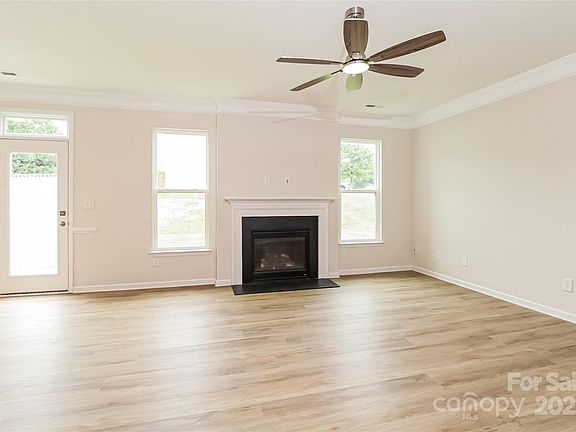 3rd image of 200 Kingston Dr