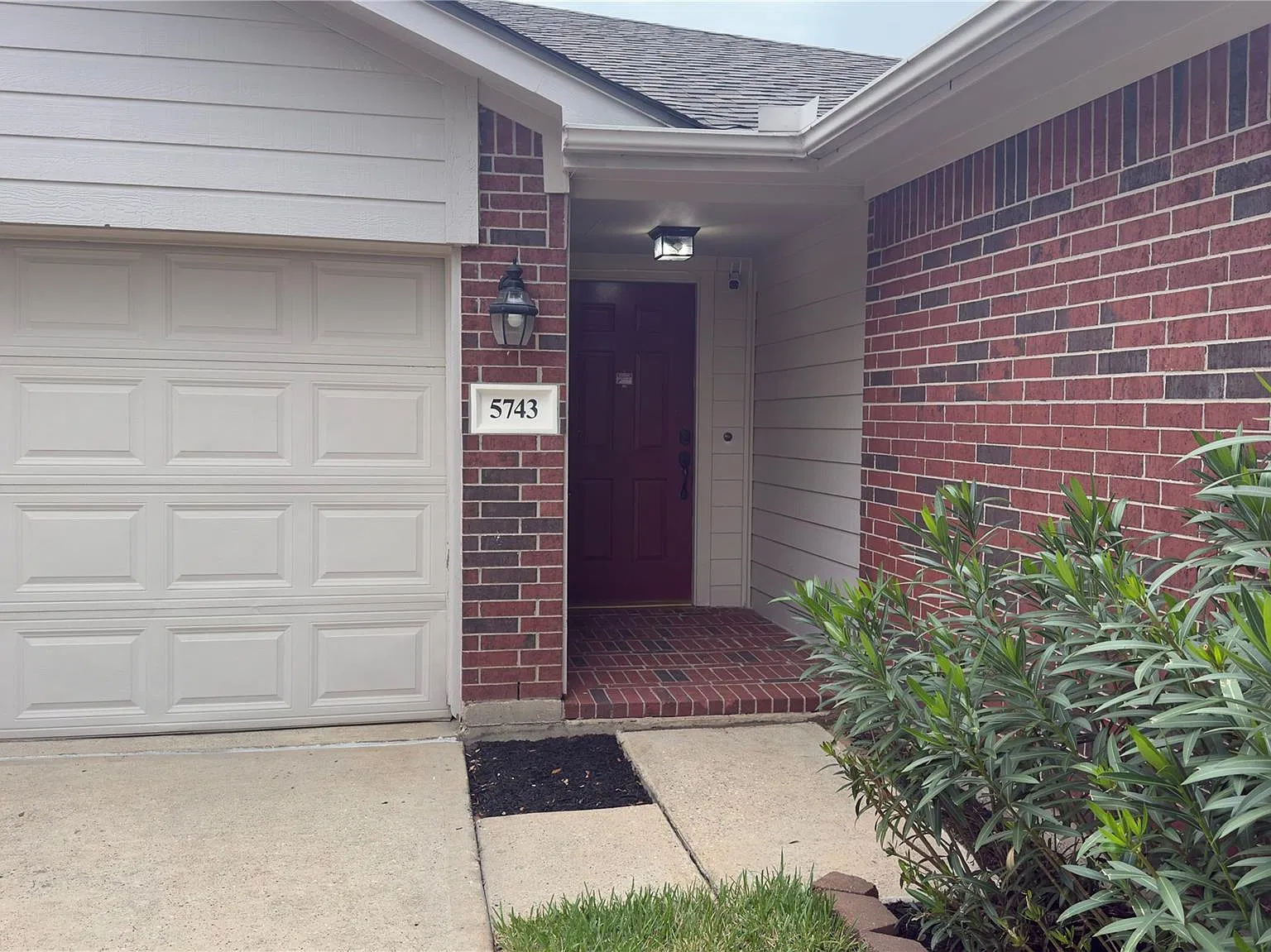 3 bed, 2.0 bath, 1382 sqft, $1,750 — Photo 2