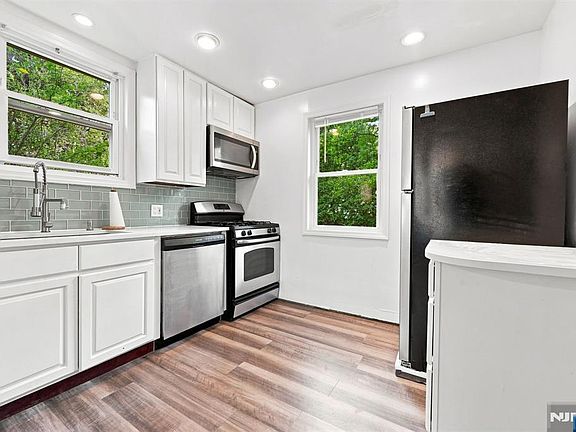 5th image of 43 Esmond Pl