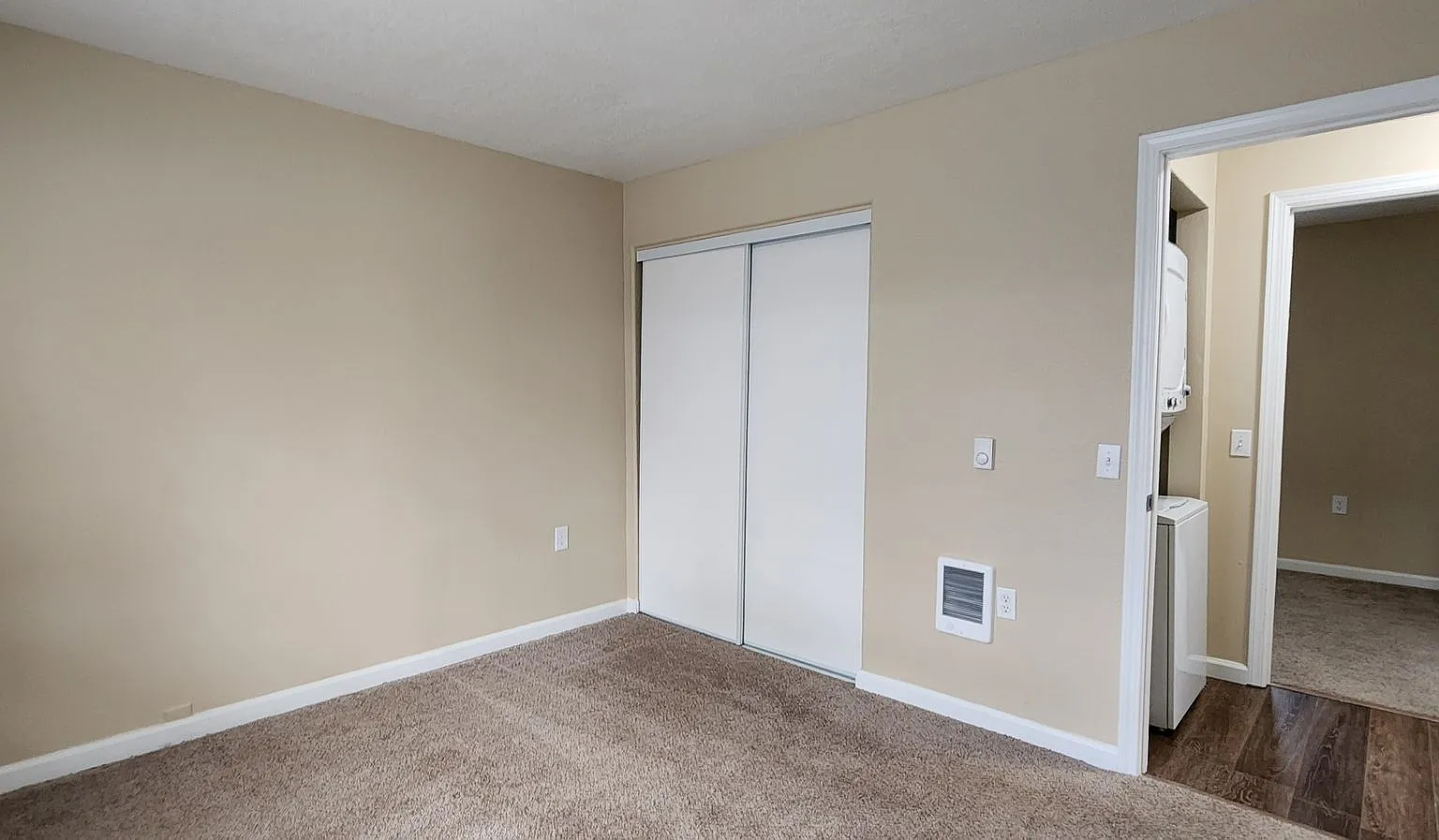442-Northridge Plaza — Photo 2