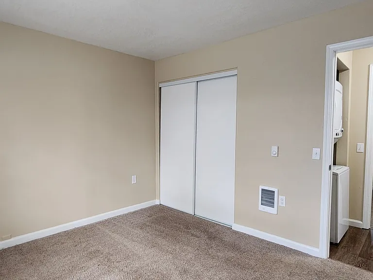 442-Northridge Plaza — Photo 2