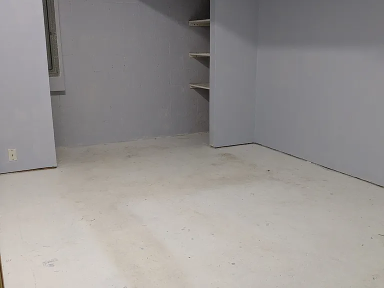 1040 Gary Dr — Photo 17