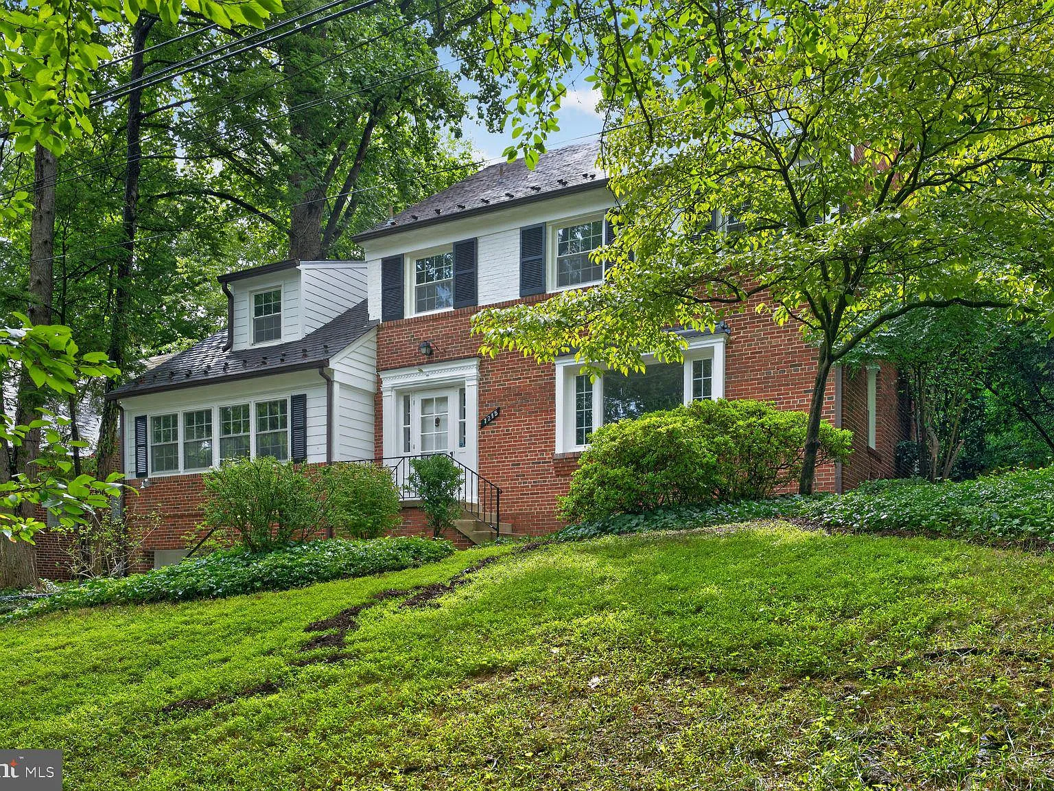 5 bed, 3338 sqft, $5,900 — Photo 2