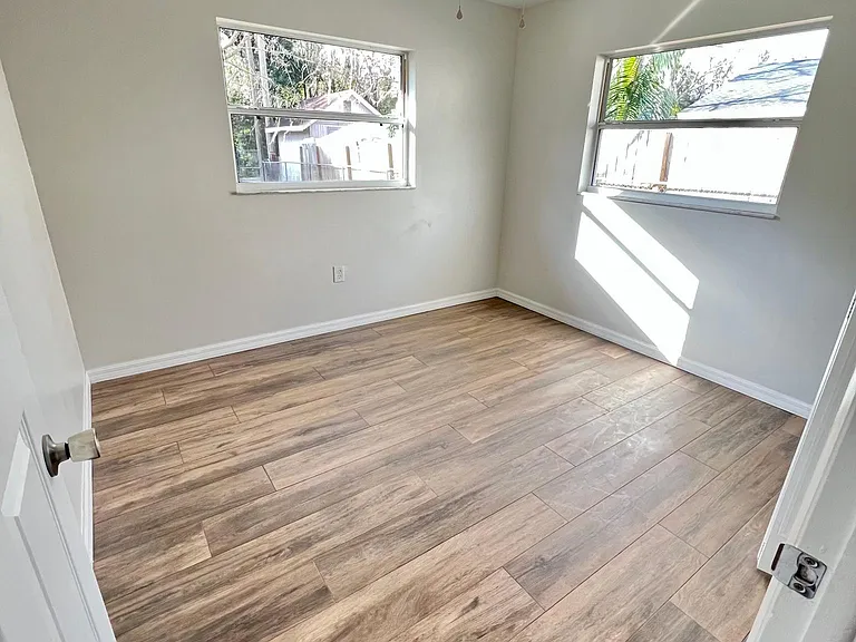 322 Sabinal St — Photo 16