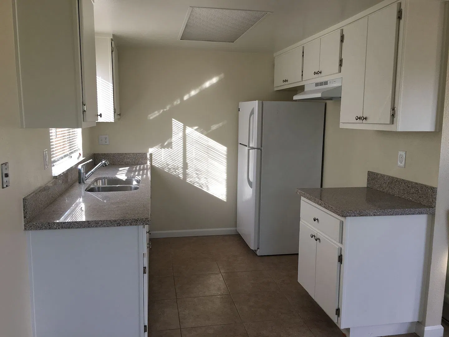 4705 W. 152nd St. Lawndale — Photo 4