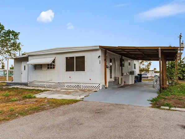 667 Suwanee Dr, North Fort Myers, FL 33917