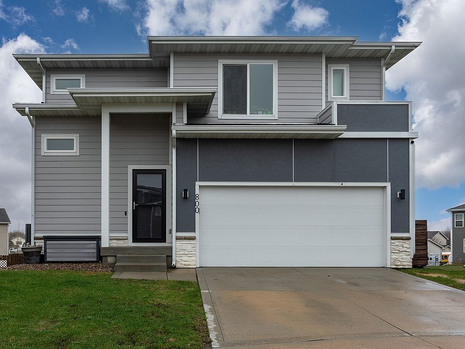 1st image of 800 NE 14th St