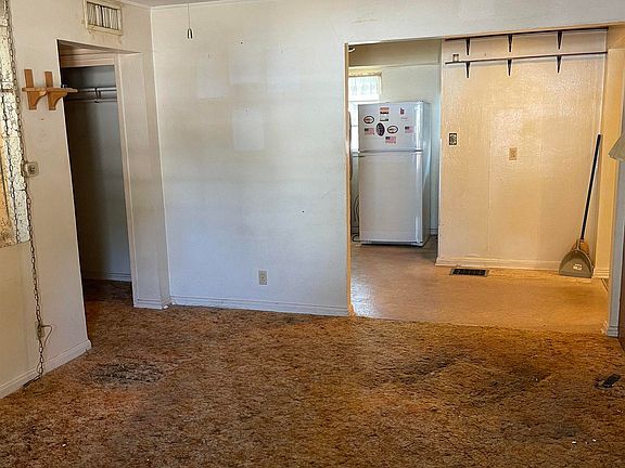4th image of 2313 Mountain View Dr