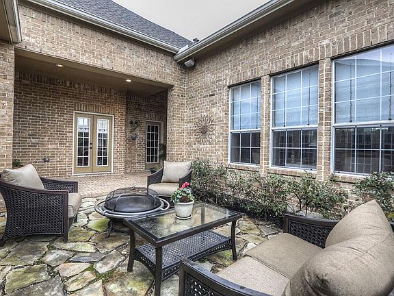 Flagstone sitting area in the courtyard.