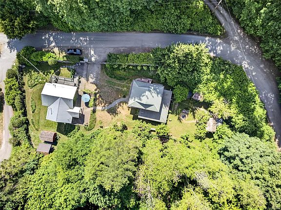 3rd image of 144 Douglas Rd