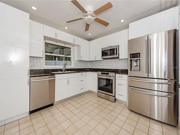 5th image of 618 Grove Ct #511