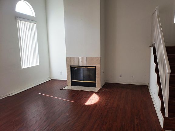 4th image of 21041 Gault St Unit B