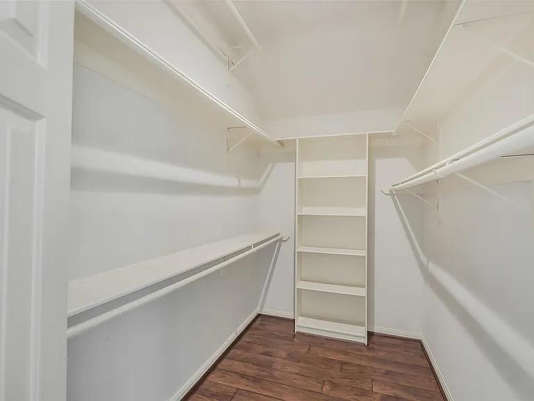11802 Chateau Trl — Photo 19