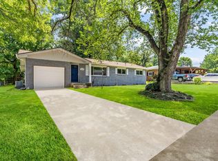 1105 6th St, Monett, MO 65708