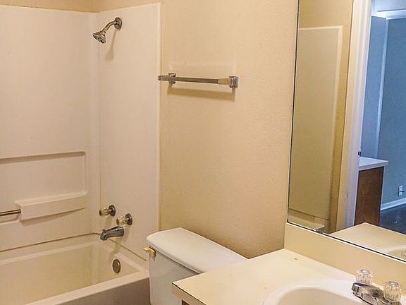 5th image of 107 El Dorado Dr