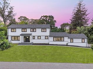 14 Lakeville Drive, East Hills, NY 11576