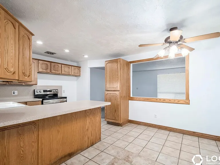 4247 S 2450 W — Photo 5